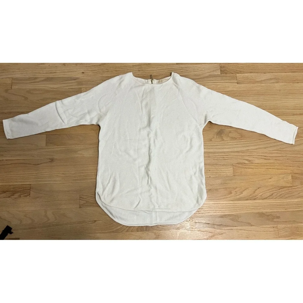Michael Kors White Short Sleeve Knit Top Back Gold Zipper Curved Hem Size Medium